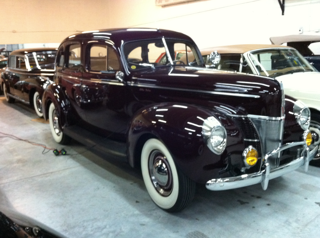 Memory Lane_1940 Ford Deluxe Sedan